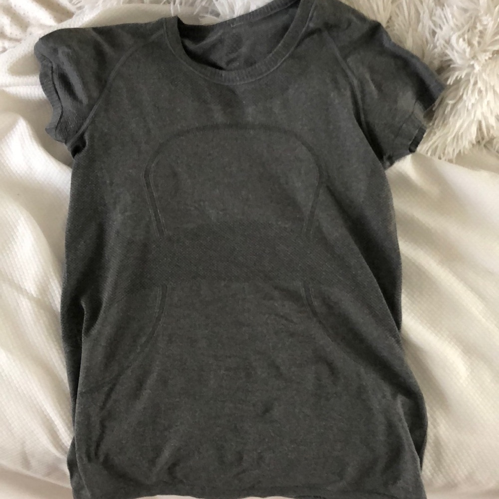 Lulu lemon swiftly top